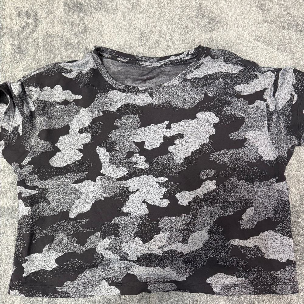 Lululemon Women's Black and Gray Camo Top